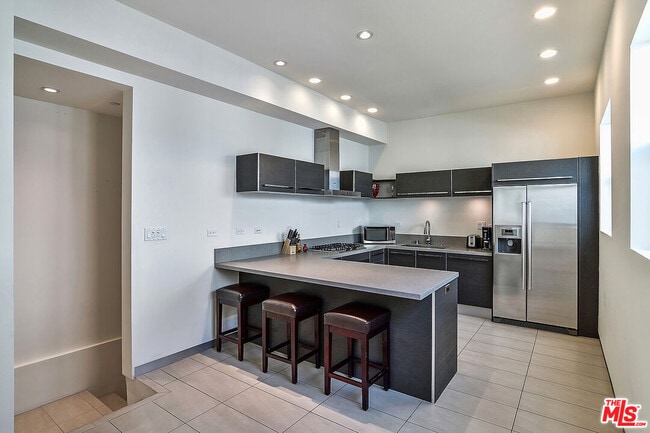 Building Photo - 711 Westbourne Dr
