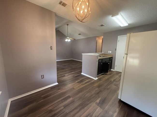 Building Photo - 1745 James Buchanan Dr