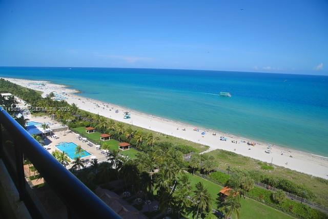 Building Photo - 2555 Collins Ave