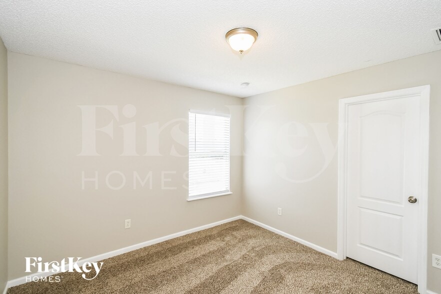 Building Photo - 9634 Hazel Lake Dr