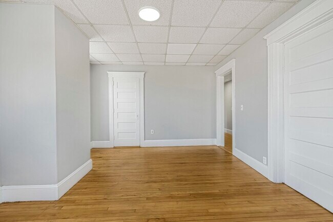 Building Photo - 423 Park Ave