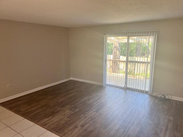 Building Photo - "Charming 3-Bed home with 2 Full Baths in the Ferry Park area of Fort Walton Beach!"
