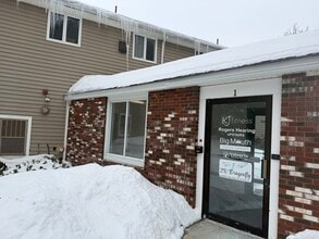 Building Photo - 1565 Main St