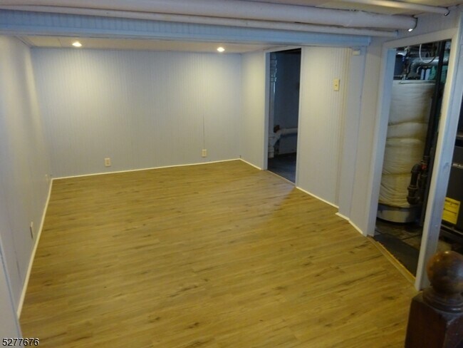 Building Photo - 54 Evergreen Ave