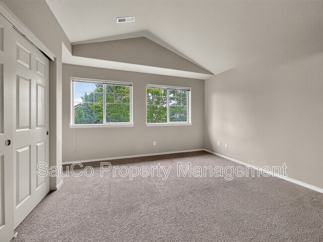 Building Photo - 1419 NE Lockheart Ln