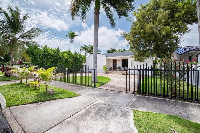 Primary Photo - 2350 SW 24th St
