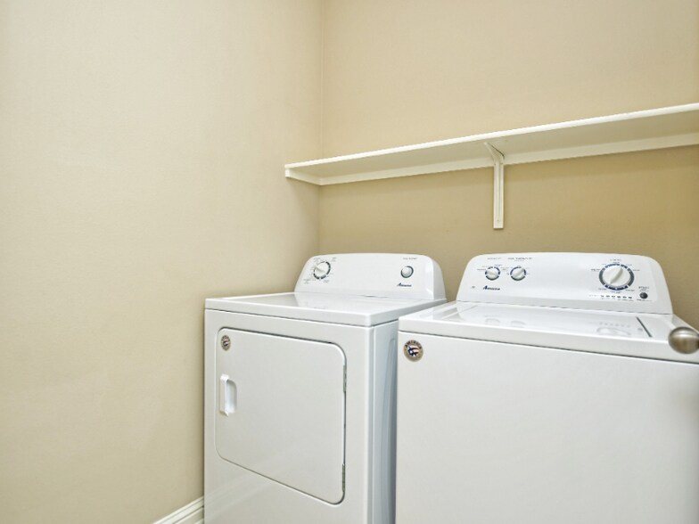 Building Photo - 3664 Rosalina Loop