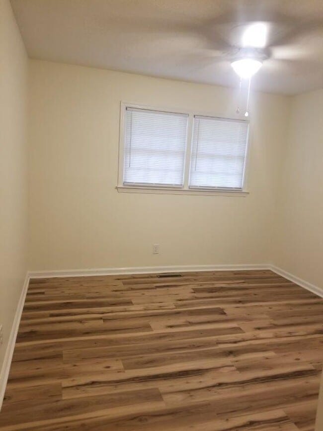 Building Photo - 124 Perry Dr