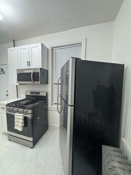 Building Photo - 5409 Walnut St