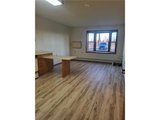 Building Photo - 609 Main St S