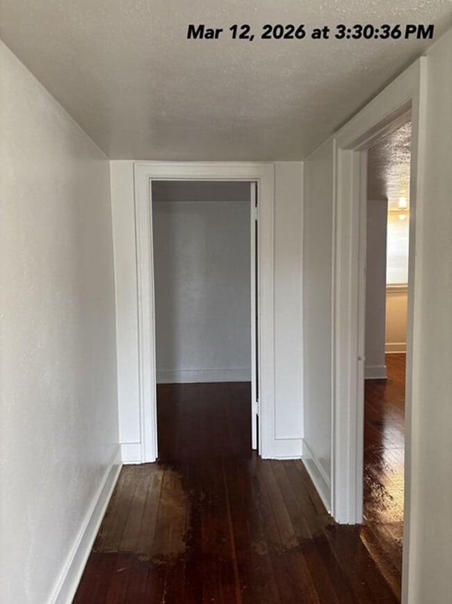 Building Photo - 4Bd/1Ba Two Story House - Available to View!