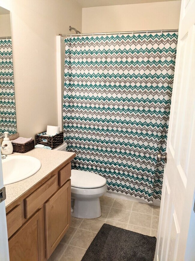 Building Photo - Beautiful Two Bedroom Condo