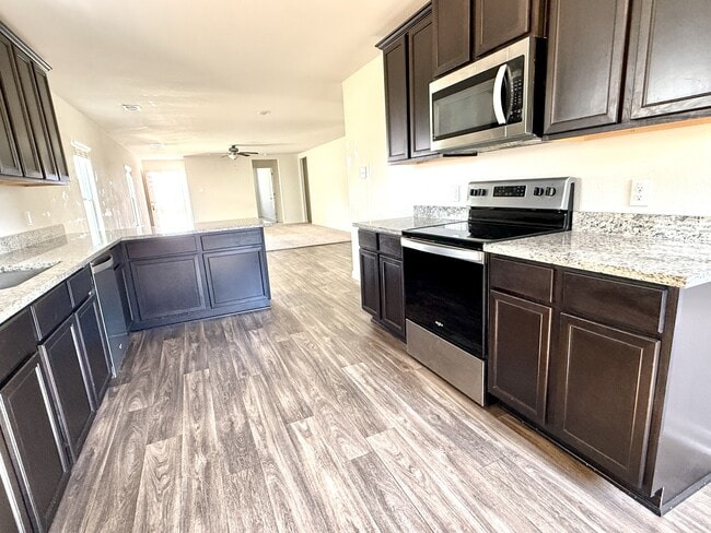 Building Photo - 1008 Riverdale Cove