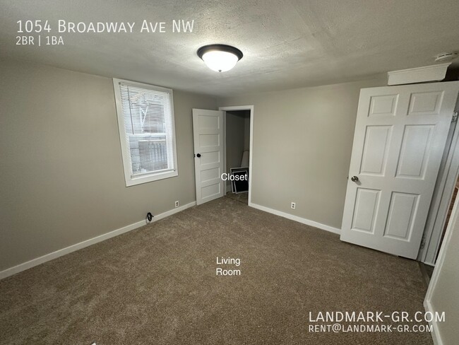 Building Photo - Single Family Home - 2-3 bed, 1 bath - Lau...