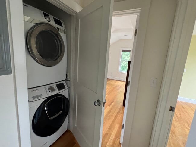 Hall Laundry - 7 Fairfield St