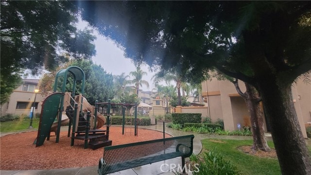 Building Photo - 17871 Shady View Dr