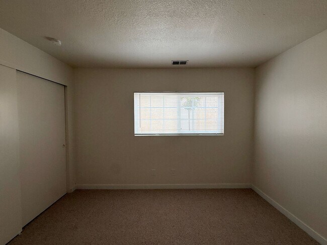 Building Photo - 1422 Eagle Ct