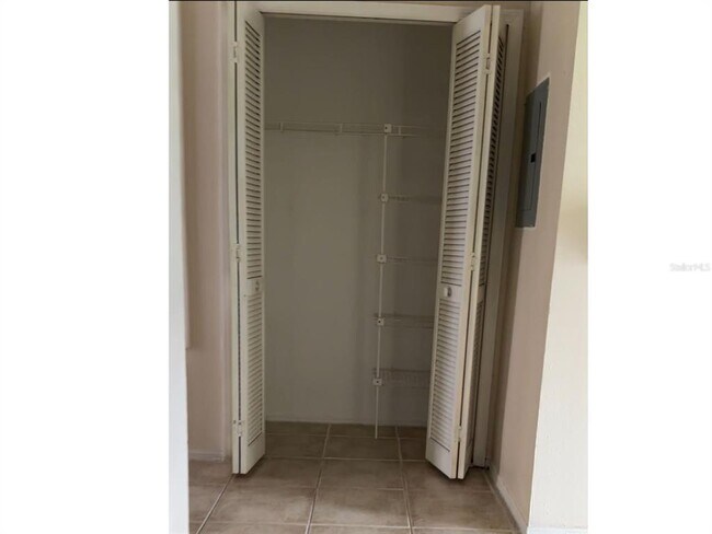 Building Photo - 4240 Pershing Pointe Pl