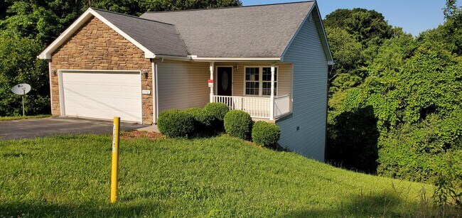 Building Photo - 172 Beth Ln