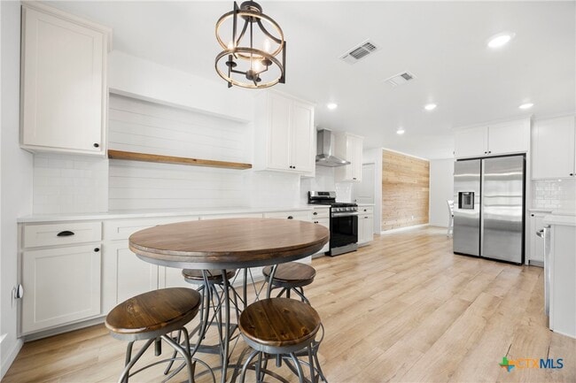 Building Photo - 921 Indian Trail