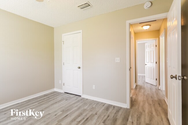 Building Photo - 2632 Creekfront Dr