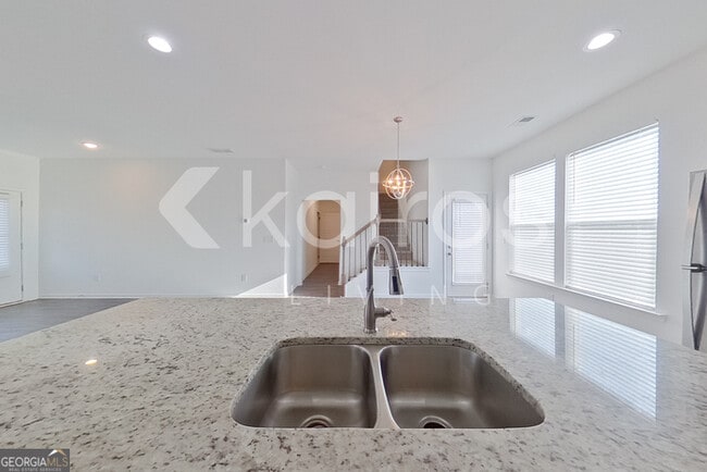 Building Photo - 103 Silver Maple Ln