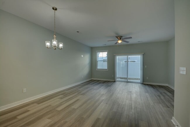 Building Photo - Move in by 8/31/26 - August Rent Waived - Beachside Village Townhomes: 3 bedroom 3.5 bath 3 Story...