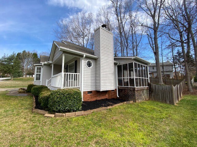 Building Photo - Beautiful 2 Bedroom in Simpsonville