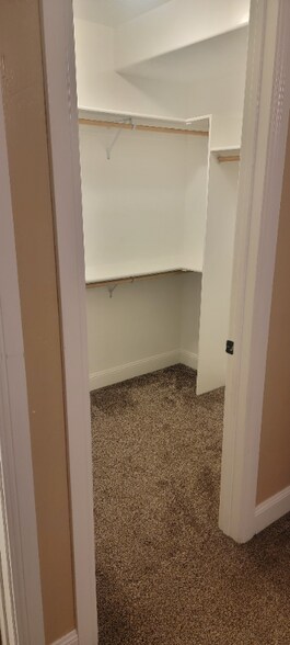 Building Photo - 929 W Sunrise Ln