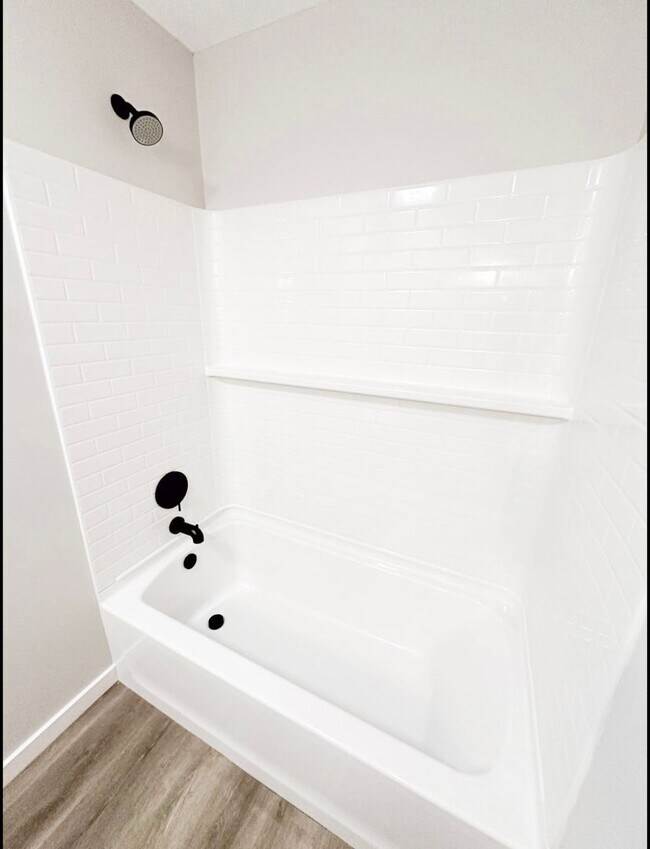 Building Photo - 2008 Juniper Dr