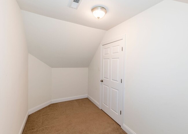 Building Photo - Huge house with vaulted ceilings and fenced in rear yard