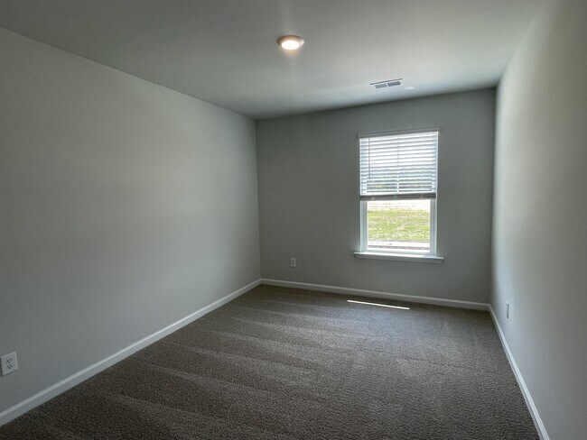 Building Photo - 240 Blue Haw Dr