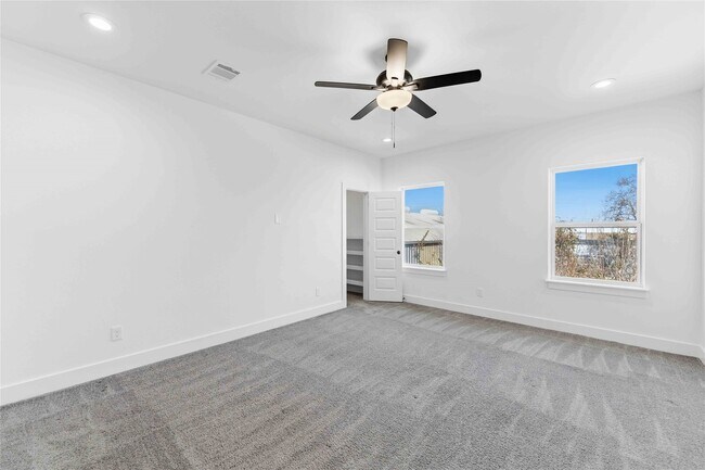 Building Photo - 2217 Lee St