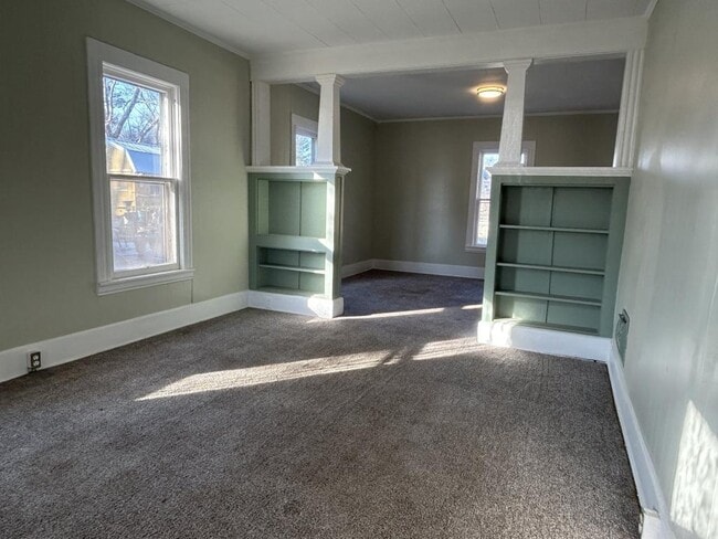 Building Photo - 200 N Almond St