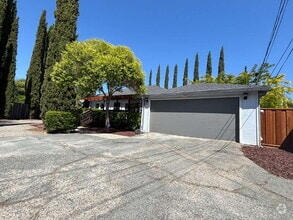 Building Photo - "Stunning Newly Remodeled 3-Bed Oasis with...