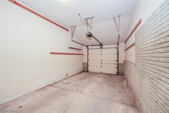 Building Photo - 9471 Madison Ln