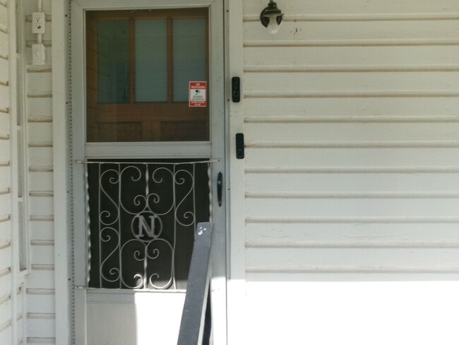 Building Photo - 2112 SW A Ave