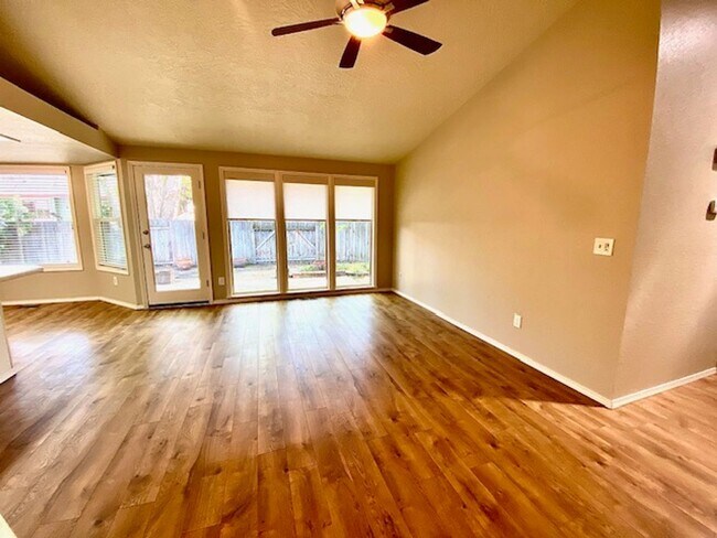 Building Photo - 4 Bedroom 2 bath Home in NW Boise