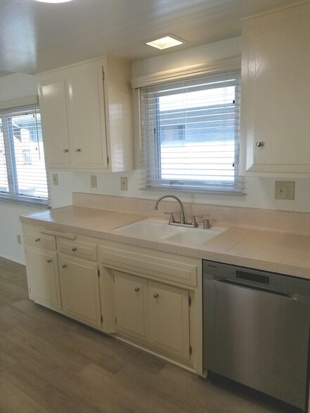 Kitchen - 1100 Opal St