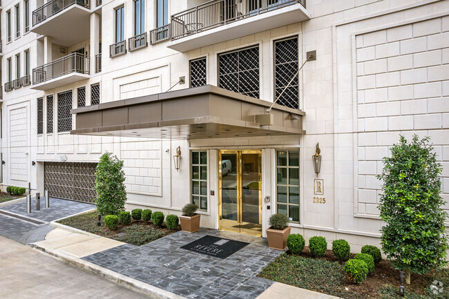 2325 Welch St Entrance - The Revere at River Oaks