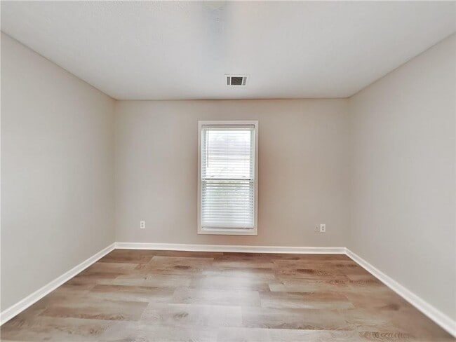 Building Photo - 729 Cooper St SW