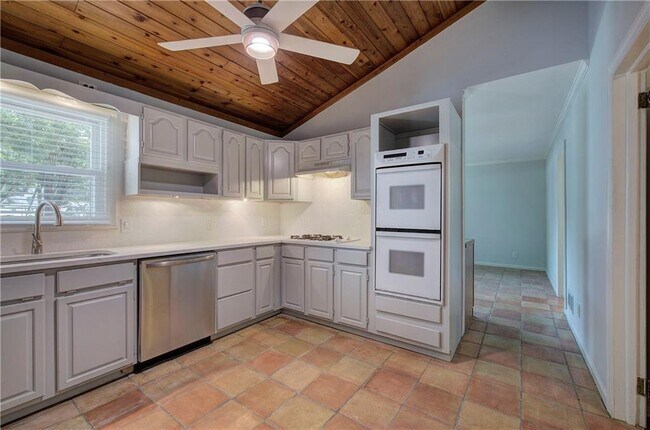 Building Photo - 447 Floyd St SE