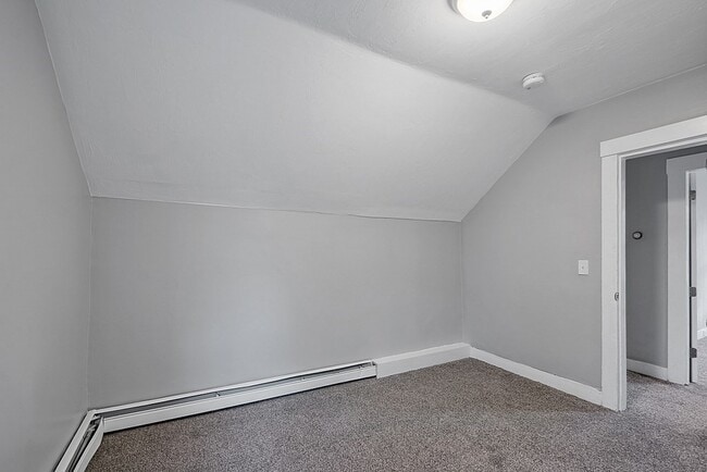Building Photo - 18 1st St