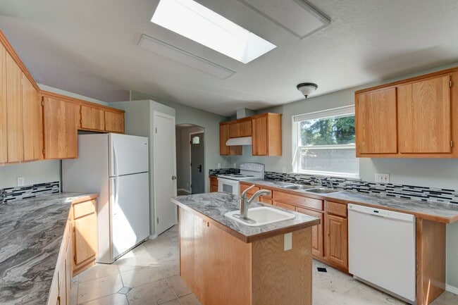 Primary Photo - 811 Patmore Rd