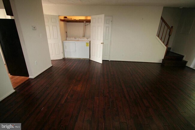 Building Photo - 124 Azalea Ct