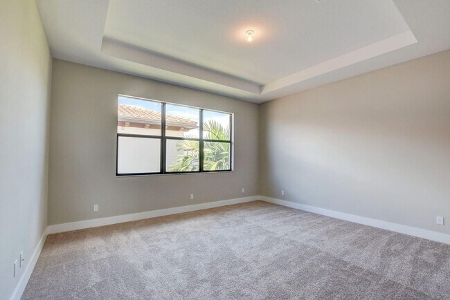 Building Photo - 2086 Dickens Ter