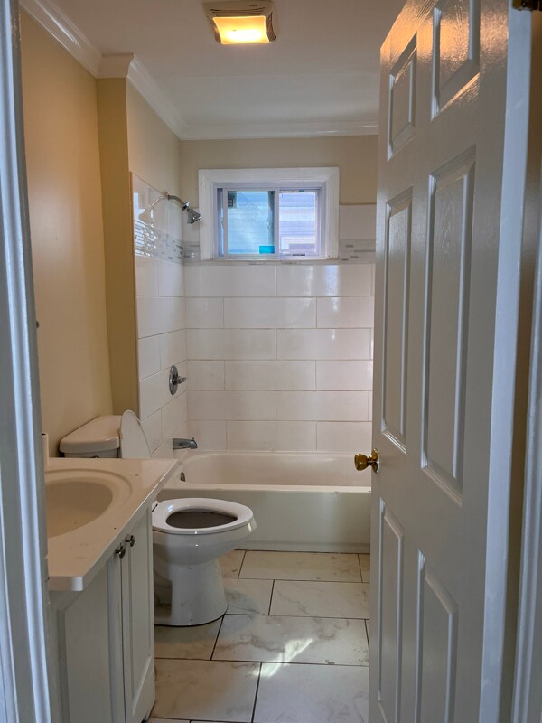 Building Photo - 127 Sargeant St