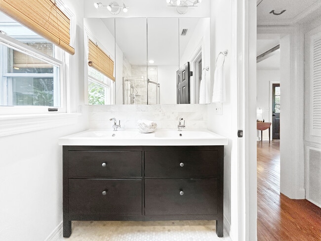 Building Photo - 3303 N Perry Ave