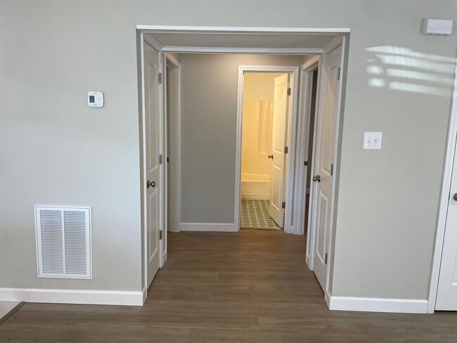 Building Photo - 752