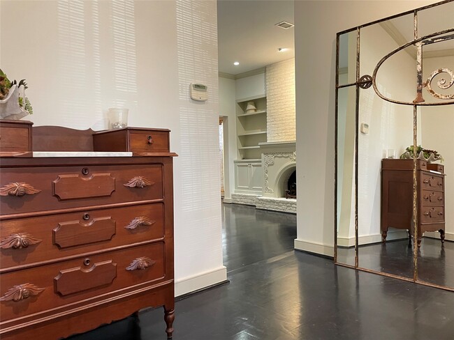 Building Photo - 5911 Winsome Ln